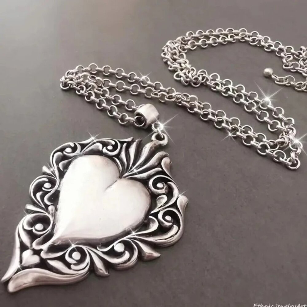 pc.  Vintage Bohemian Heart Necklace.
